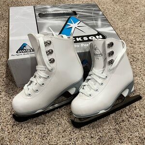 Jackson Ultima girls ice skates - like new - size 10